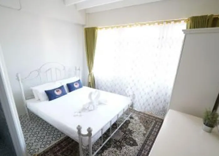 Отель Roomquest 2499 Heritage Chinatown 5*