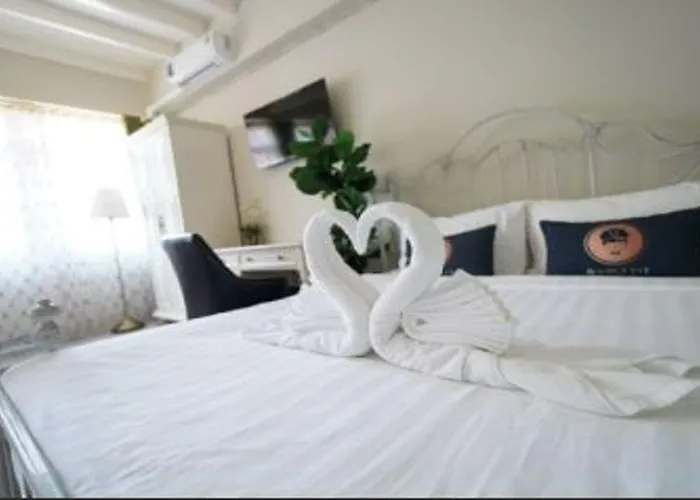 Roomquest 2499 Heritage Chinatown Отель 5*