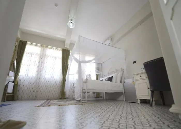 Отель Roomquest 2499 Heritage Chinatown 5*