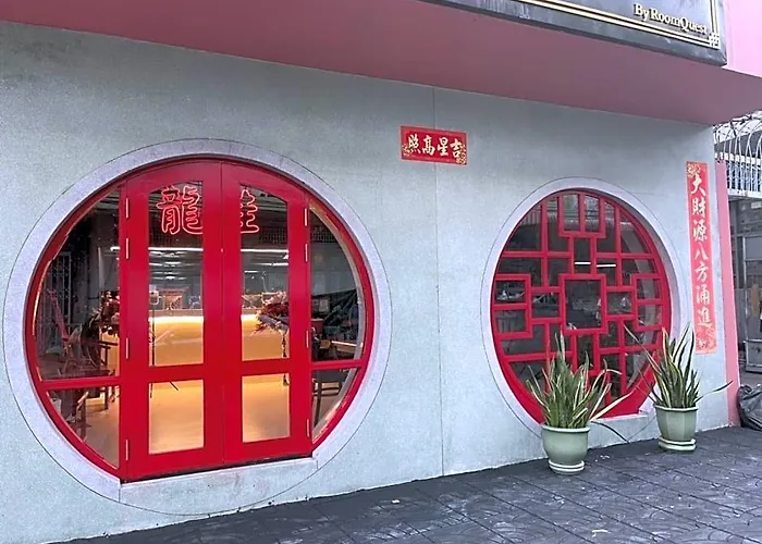 Roomquest 2499 Heritage Chinatown 5*