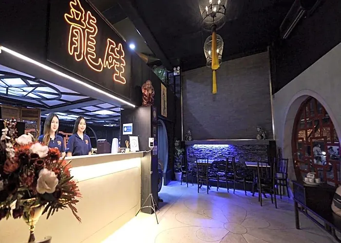 Отель Roomquest 2499 Heritage Chinatown 5*