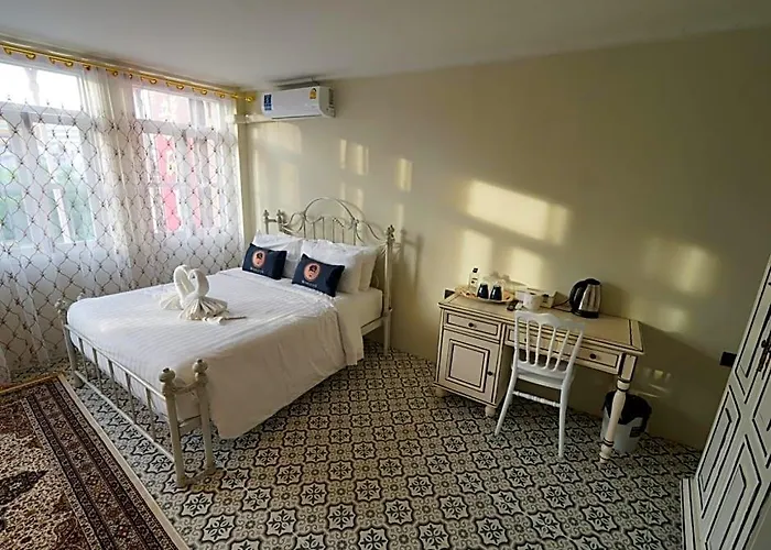 Roomquest 2499 Heritage Chinatown Бангкок