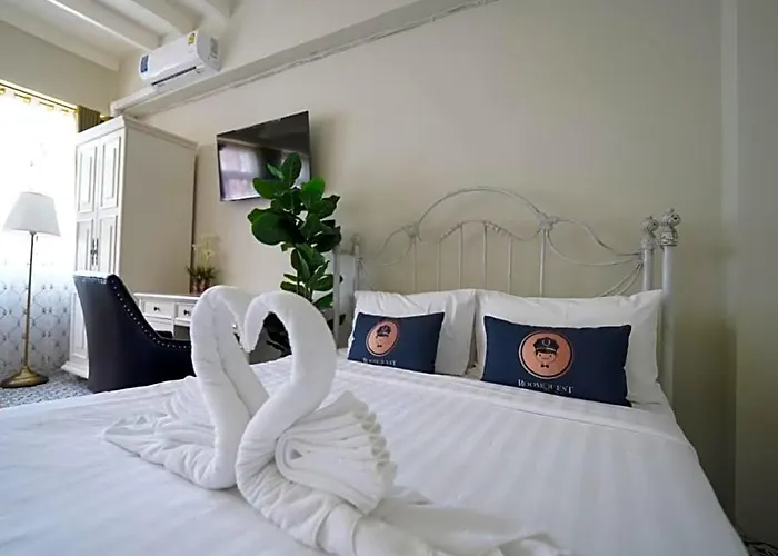 Roomquest 2499 Heritage Chinatown 5*