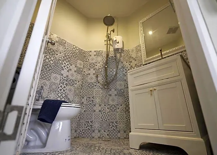 Отель Roomquest 2499 Heritage Chinatown