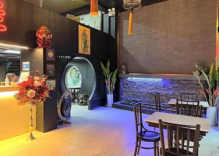 Отель Roomquest 2499 Heritage Chinatown 5*