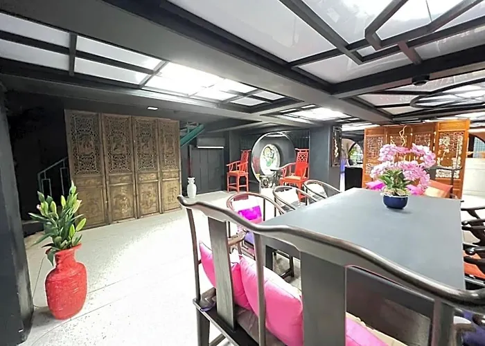 Roomquest 2499 Heritage Chinatown Отель 5*